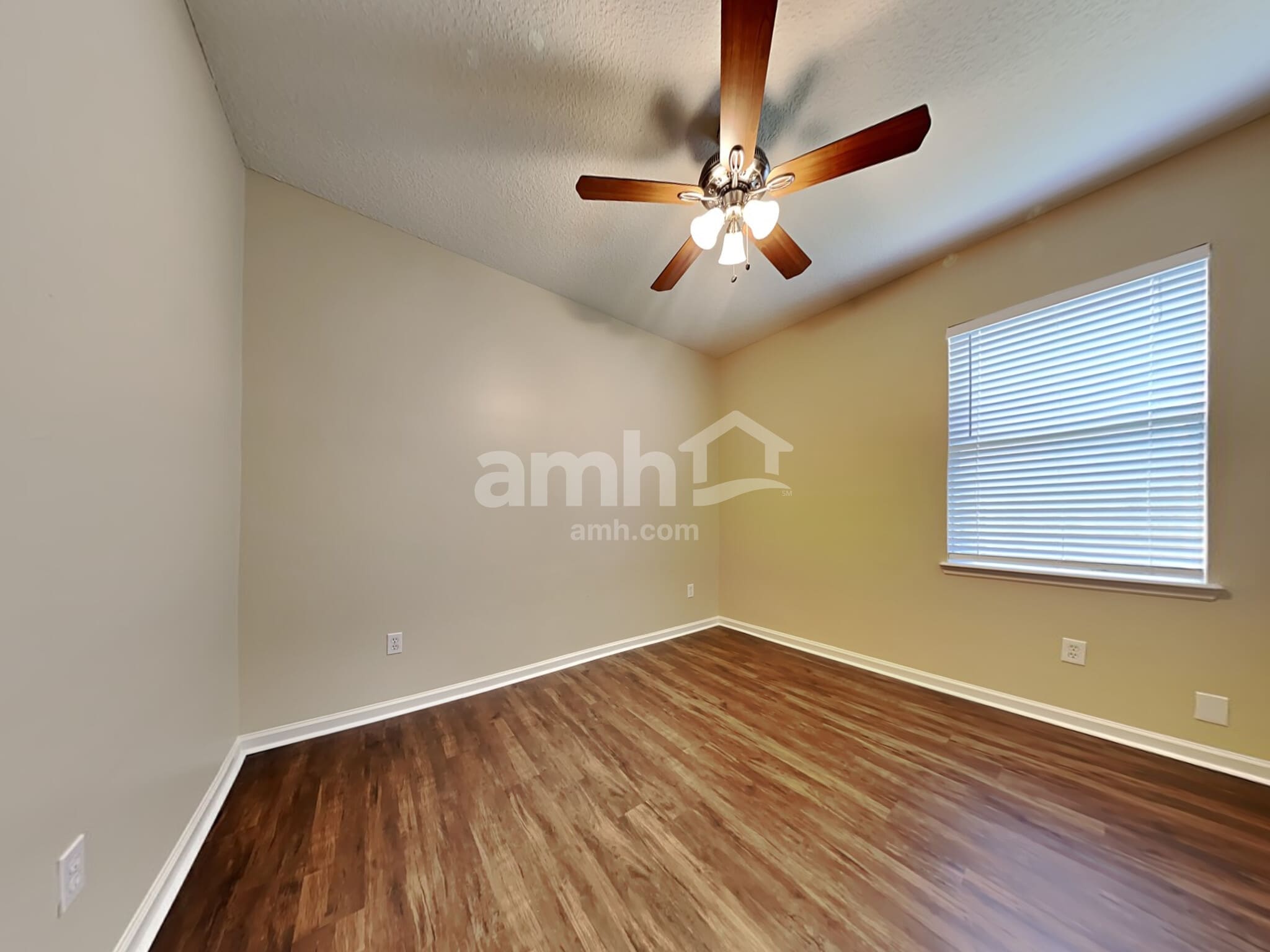 Building Photo - 658 Southland Ln