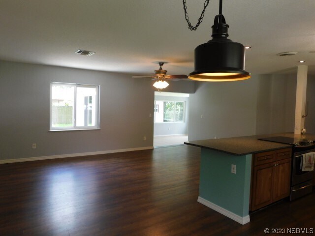 Building Photo - 1709 Umbrella Tree Dr