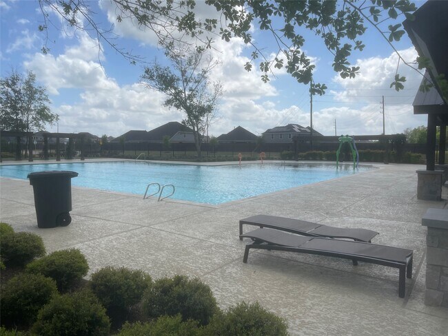Building Photo - 8111 Royal Palm Ct