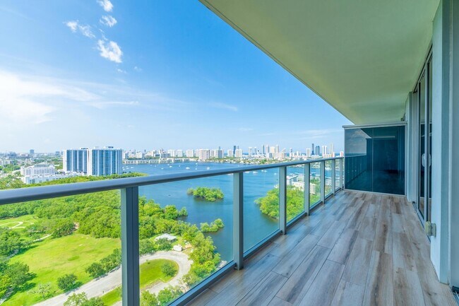 Building Photo - 16385 Biscayne Blvd