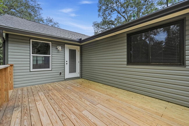 Building Photo - 124 Beverly Dr