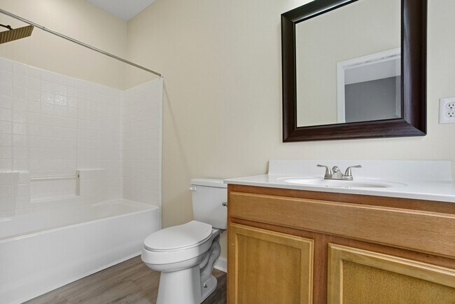 Building Photo - 230 Paradise Dr