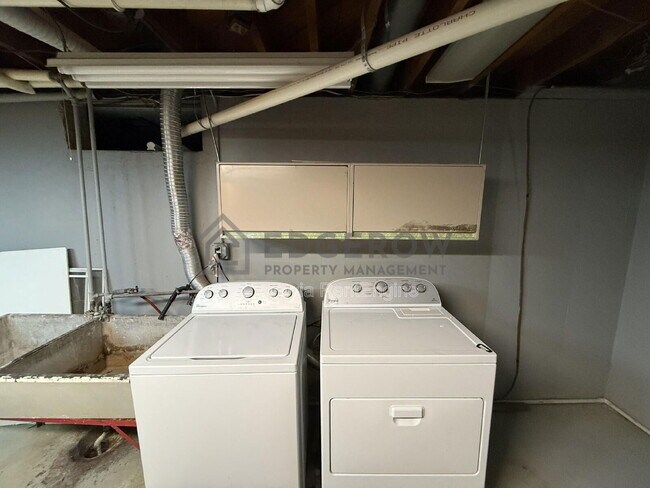 Building Photo - 844 Reynard St SE