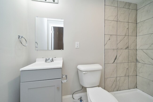 Building Photo - Freshly Updated & Full of Style – Don't Miss This Adamsville Gem!