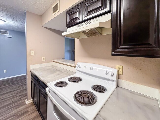 Building Photo - 10555 Turtlewood Ct