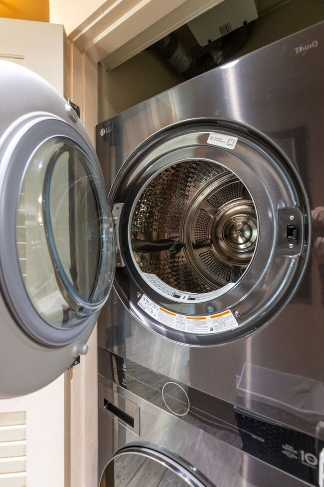 Building Photo - Live Above the Action — 14th-Floor ICON Condo with Petco Park Views