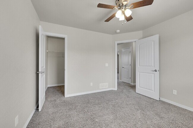 Building Photo - $2,495.00 3-bedroom, 2.5-bathroom in Color...