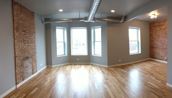 Building Photo - 6342 S Ingleside Ave