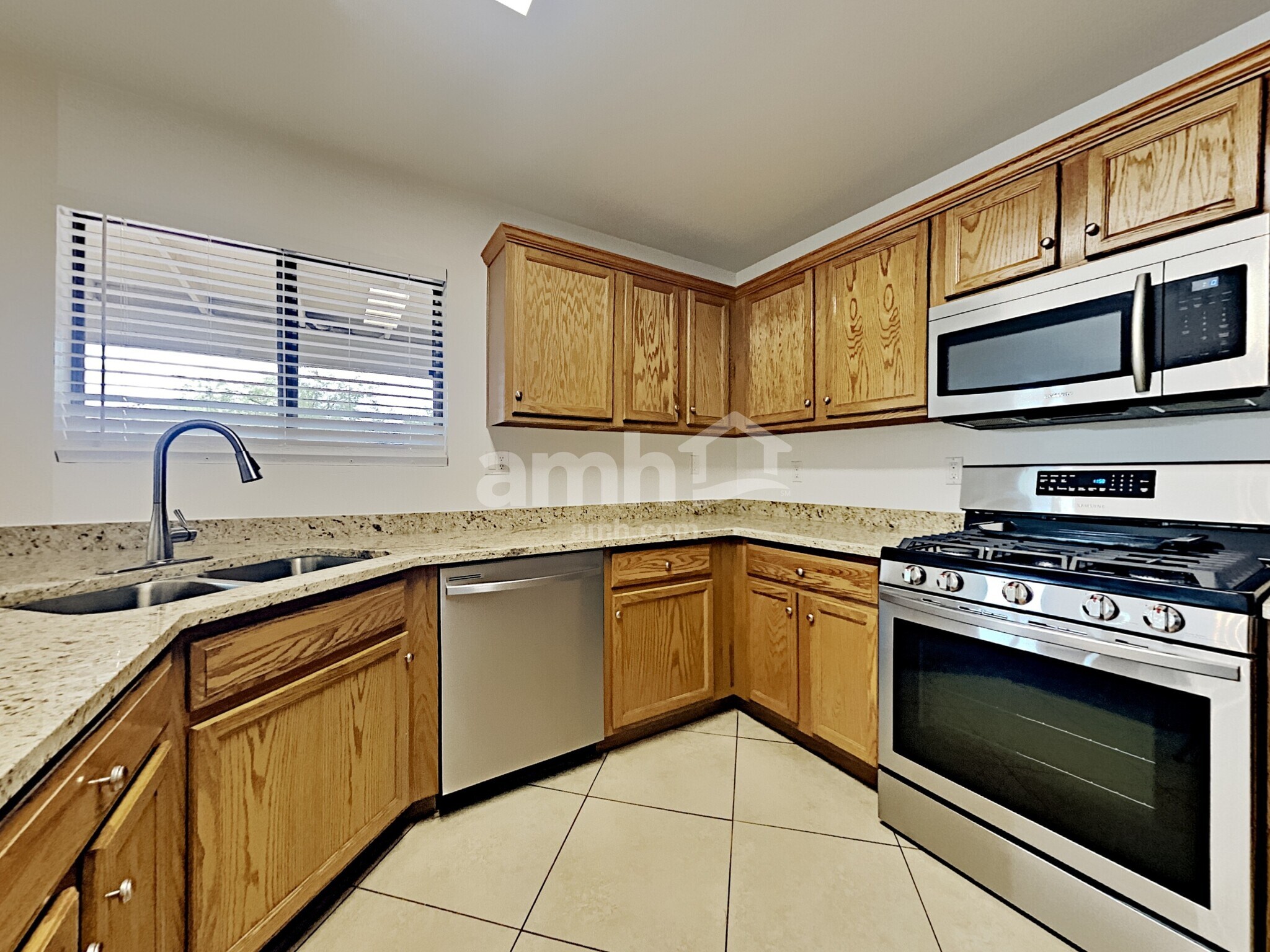 Building Photo - 341 W Amber Hawk Ct