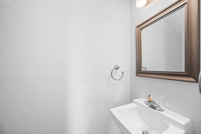 Building Photo - 1455 N Alma School Rd