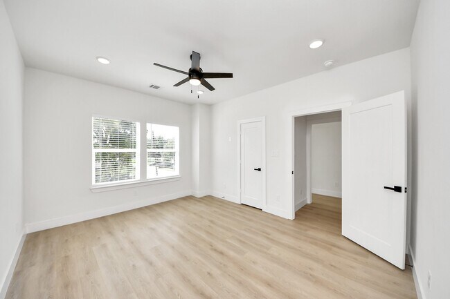 Building Photo - 1316 W Willis St