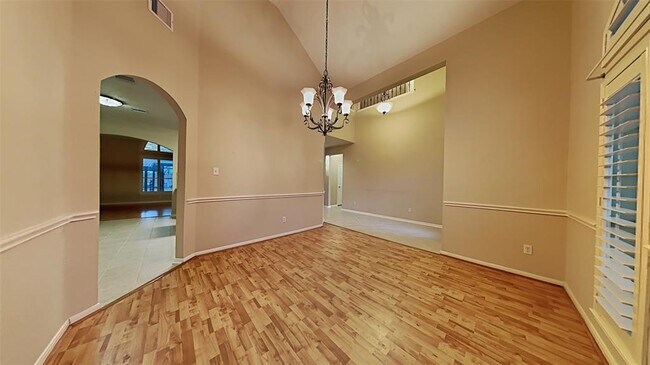 Building Photo - 2114 Winding Hollow Dr