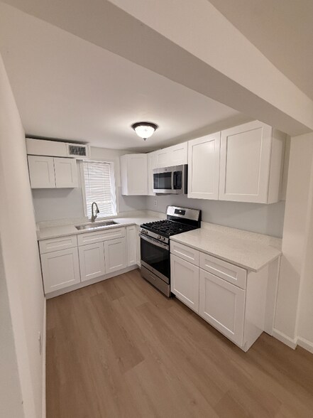 Building Photo - 24591 Valley Ave