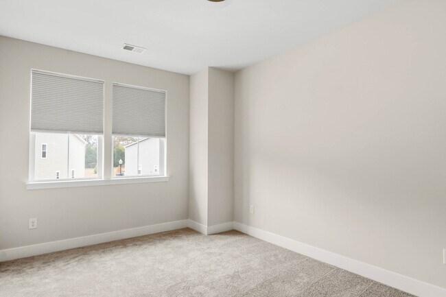 Building Photo - 32066 White Tail Dr