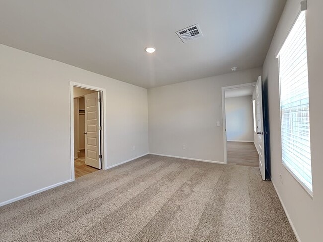 Building Photo - 501 St Charles Pl