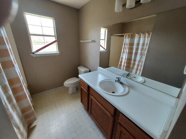 Building Photo - 204 Killdeer Dr