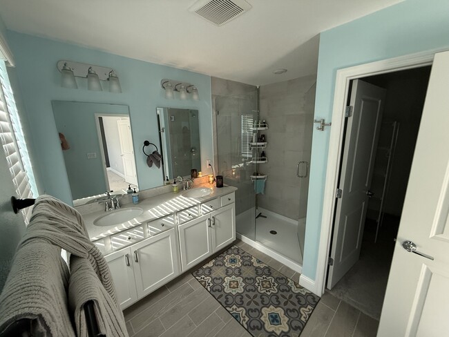 Building Photo - 16 Samantha Ct