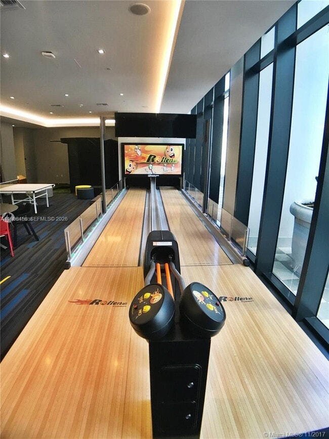 Building Photo - 1010 Brickell Ave