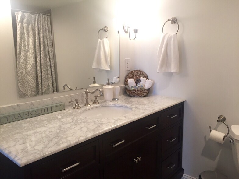 Building Photo - 700 7th St SW