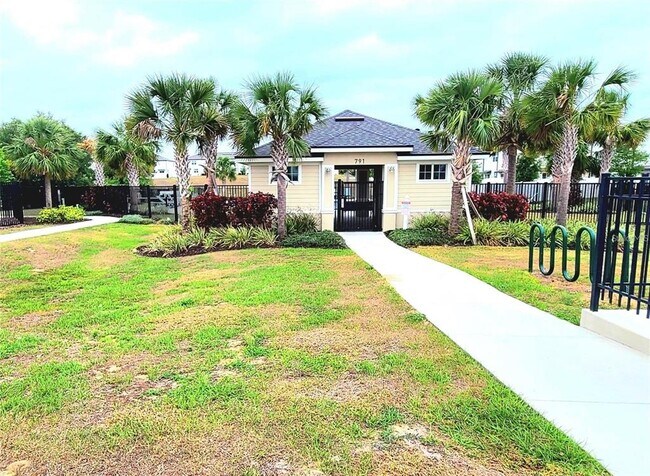 Building Photo - 393 Madison Dr