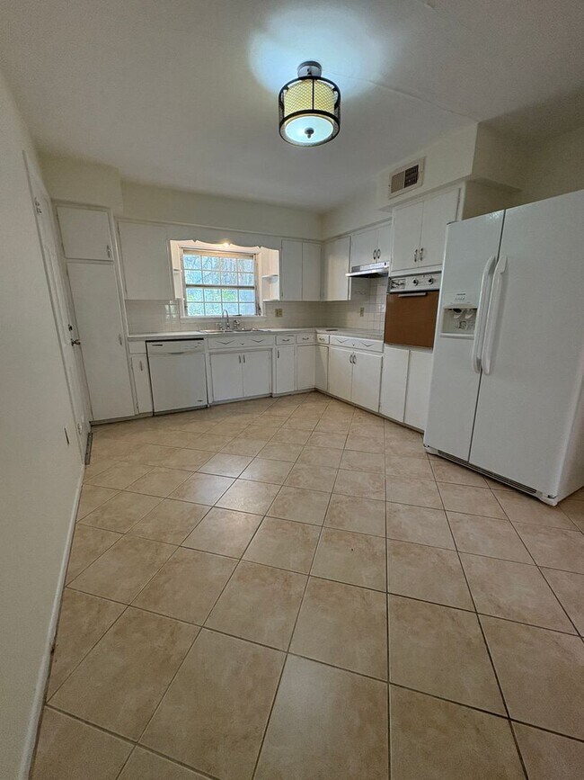 Building Photo - 2BR/2BA Home with Preserve View + Tennis C...