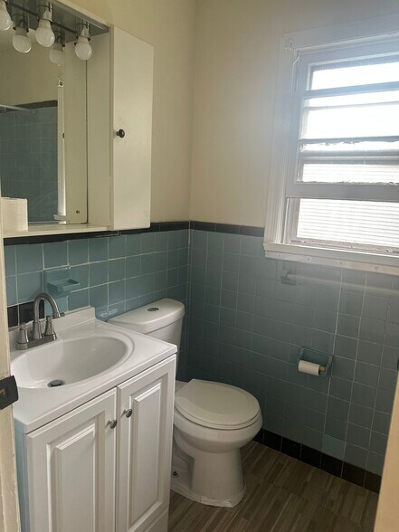 Bathroom - 144 Telford St