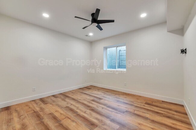 Building Photo - 4751 Ambrose Pl
