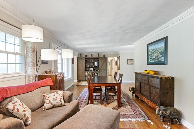 Building Photo - 10613 Howerton Ave