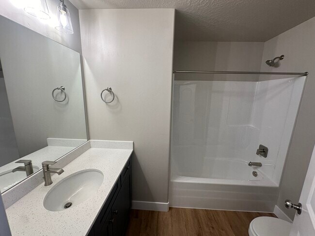 Building Photo - 1607 Stark Dr