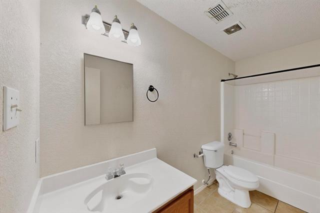 Building Photo - 2316 White Oak Dr