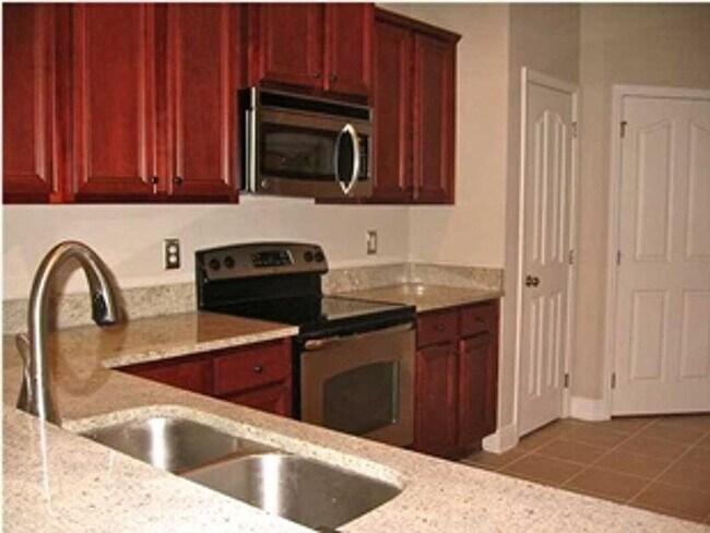 Building Photo - 554 Camellia Ct