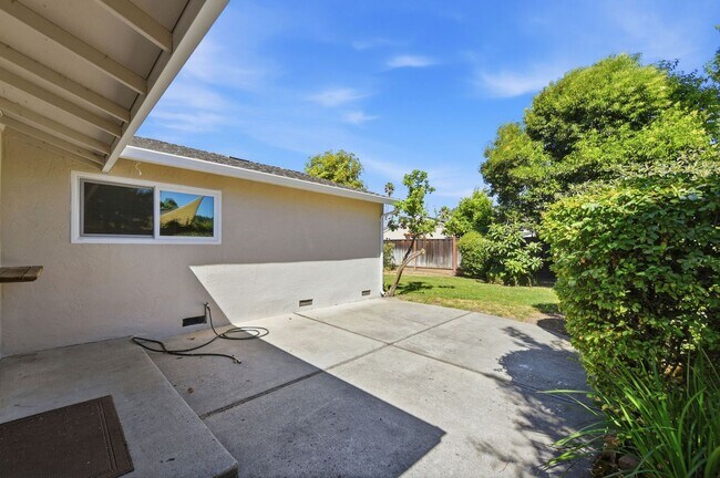 Building Photo - 5880 Taormino Ave