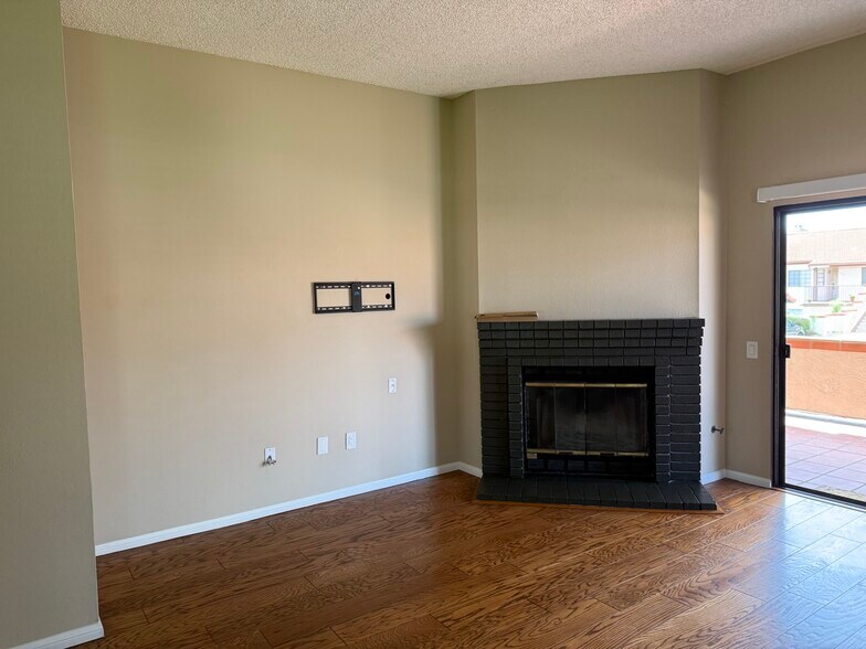 Building Photo - 2814 Chatsworth Way