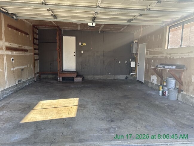 Building Photo - 2601 S Kloth Dr