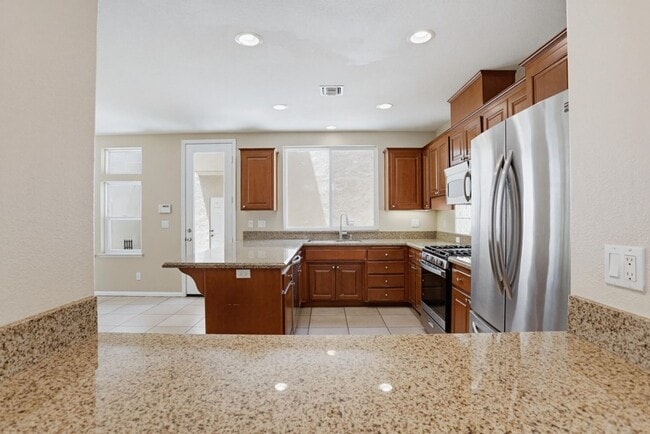 Building Photo - 3 Bedroom Home Available Now!