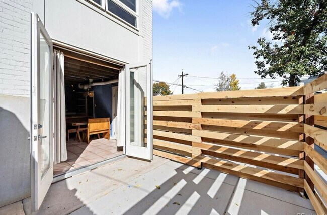 Building Photo - 2900 Champa St