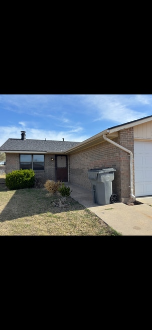 Building Photo - 2508 NE Dearborn Ave