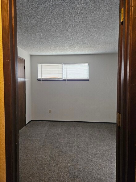 Building Photo - 1839 Peachtree Ln