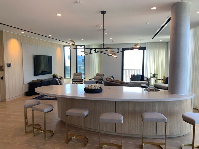 Building Photo - Immaculate studio at A'ali'i at Ward Village