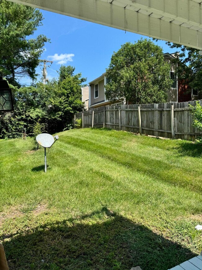 Building Photo - 404 Bainbridge Ct