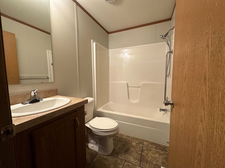 Building Photo - 2131 Windover Dr