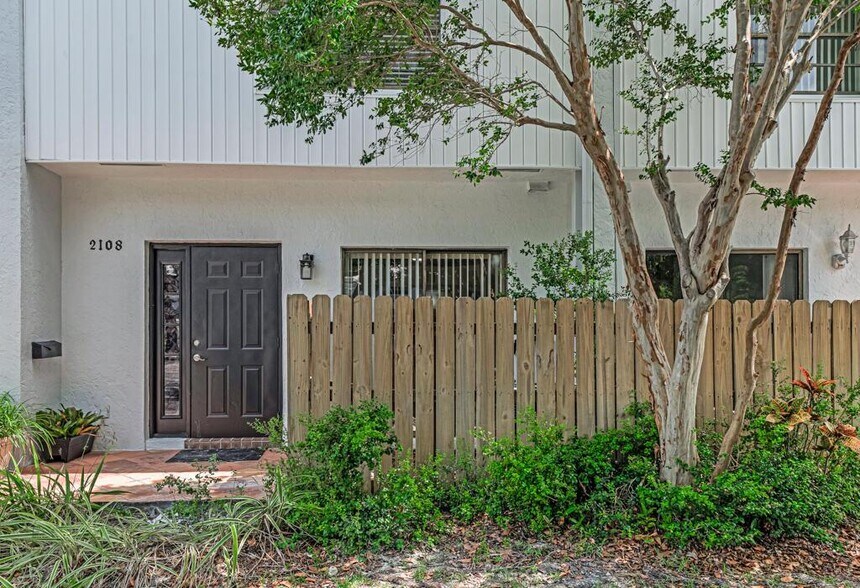 Building Photo - 2108 NE 44th St