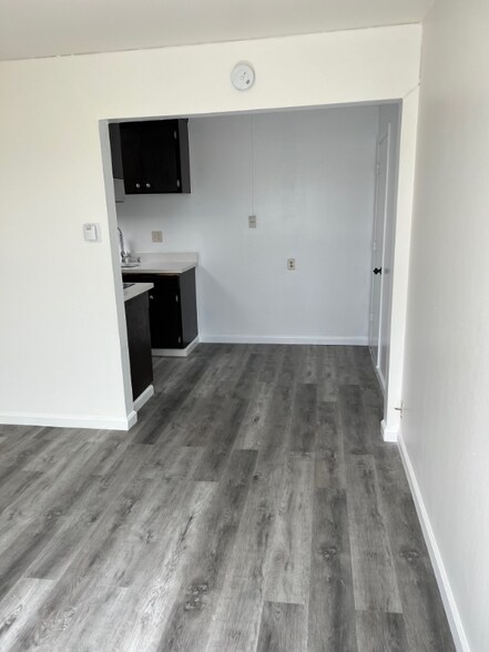 Building Photo - 490 Talbert St