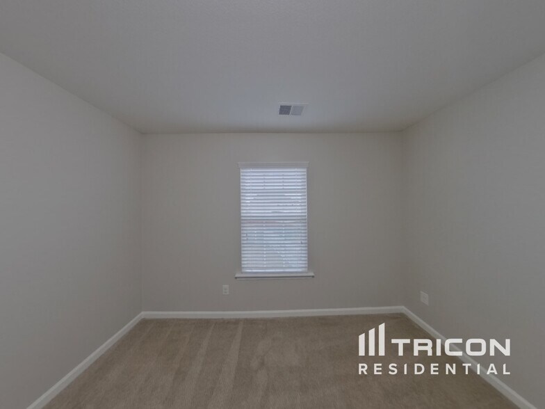 Building Photo - 313 Fairford Rd