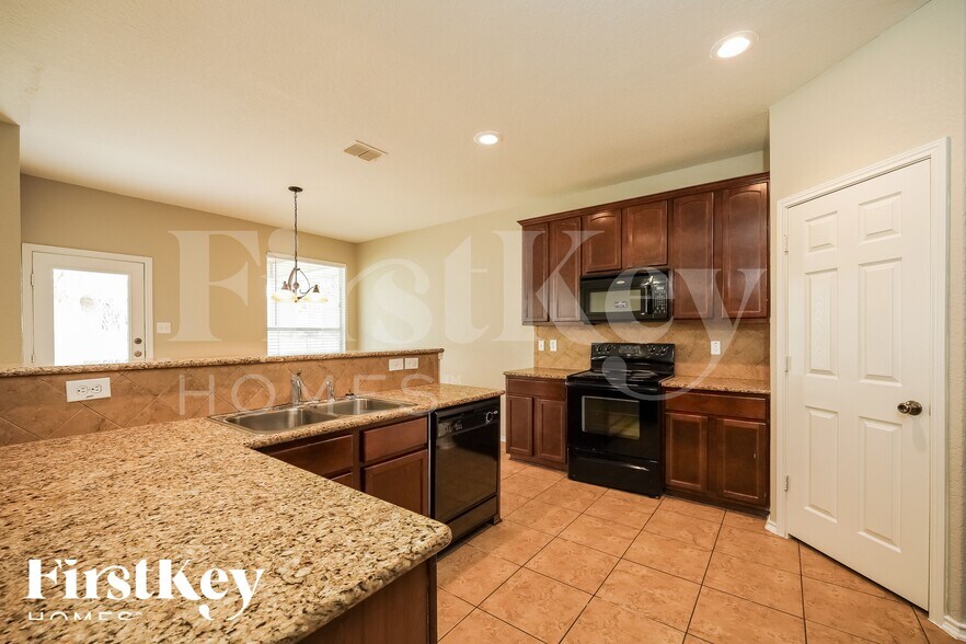 Building Photo - 6203 Palmetto Way