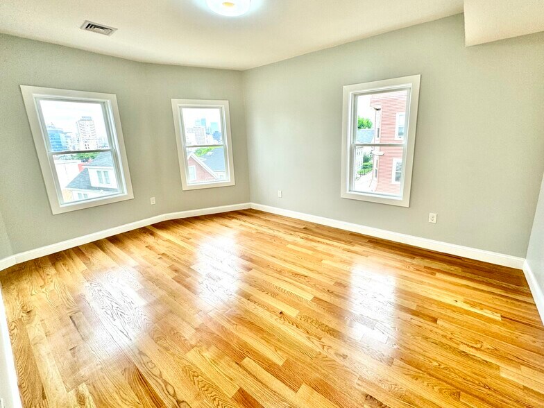 Building Photo - 24 Darling St