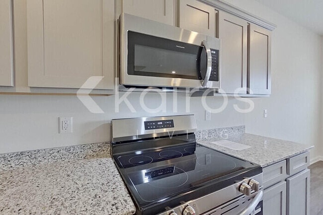 Building Photo - 2241 Banyon Cir