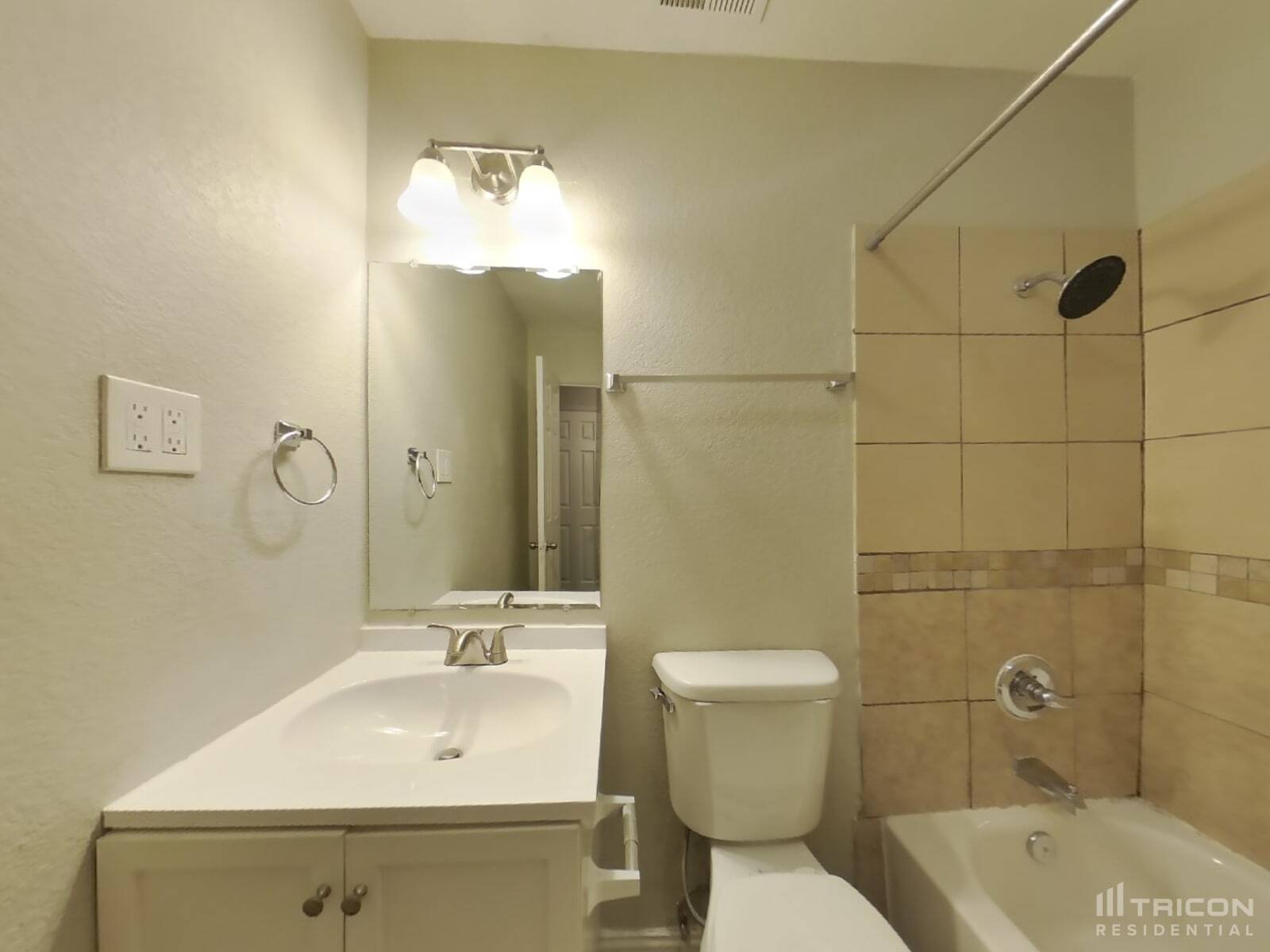 Building Photo - 930 Liberty Dr