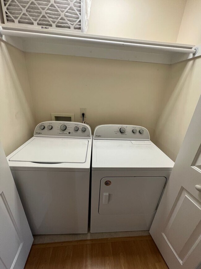 Building Photo - Beautiful 3 bed Ranch on Half an Acre with...