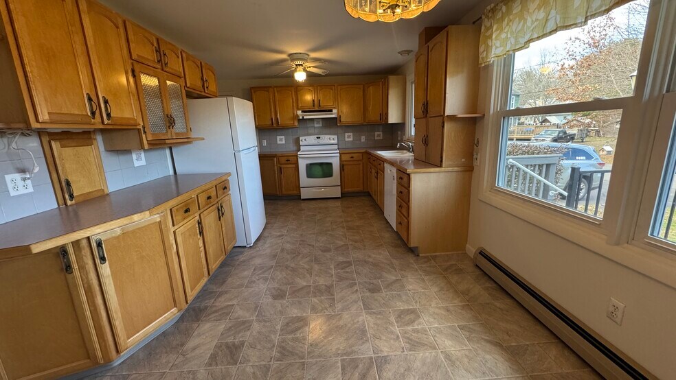 Building Photo - 2 Lawndale St